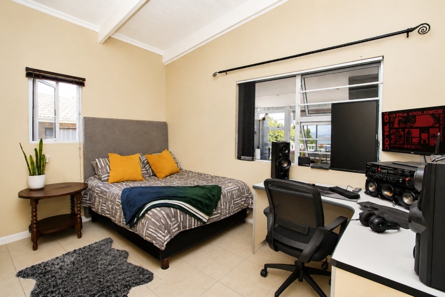 4 Bedroom Property for Sale in Fraaiuitsig Western Cape
